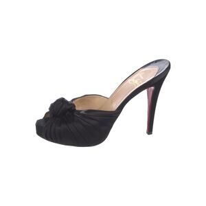 ❤️Christian Louboutin Satin Heels❤️